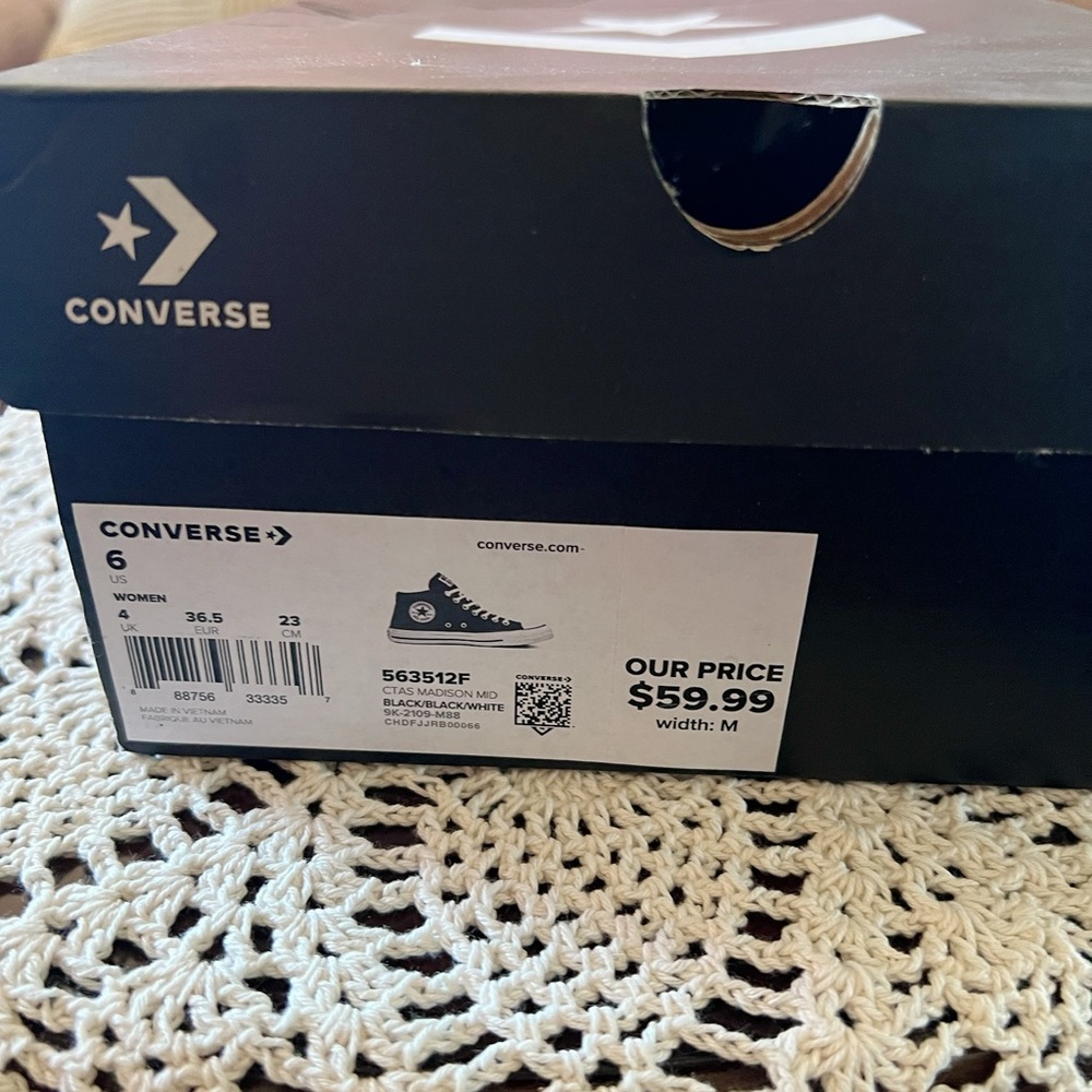 Black and White Star Logo Box - Picture 7 of 7